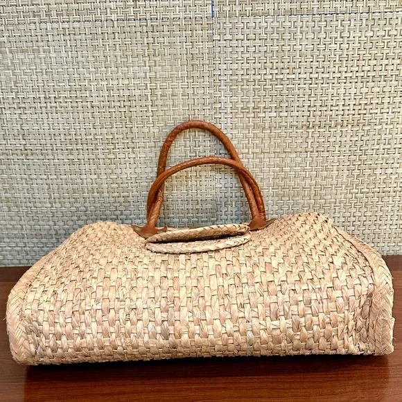 🌟HP🌟VTG 1980s Woven Palm Straw Handbag with Leather Accents - Picture 12 of 16